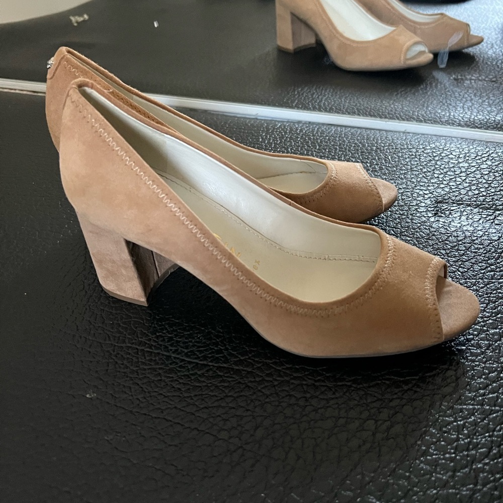 Anne Kline iflex 8.5 block peep toe heels - worn once indoors (conference)